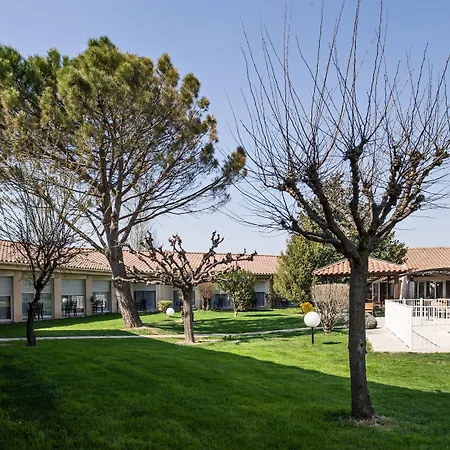 Hotel Golden Tulip Le Paradou 3*