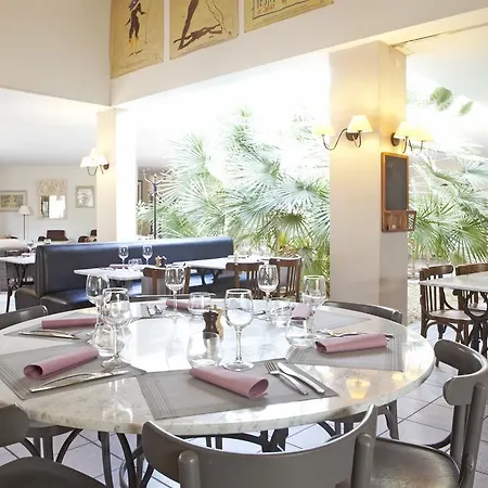 Golden Tulip Le Paradou